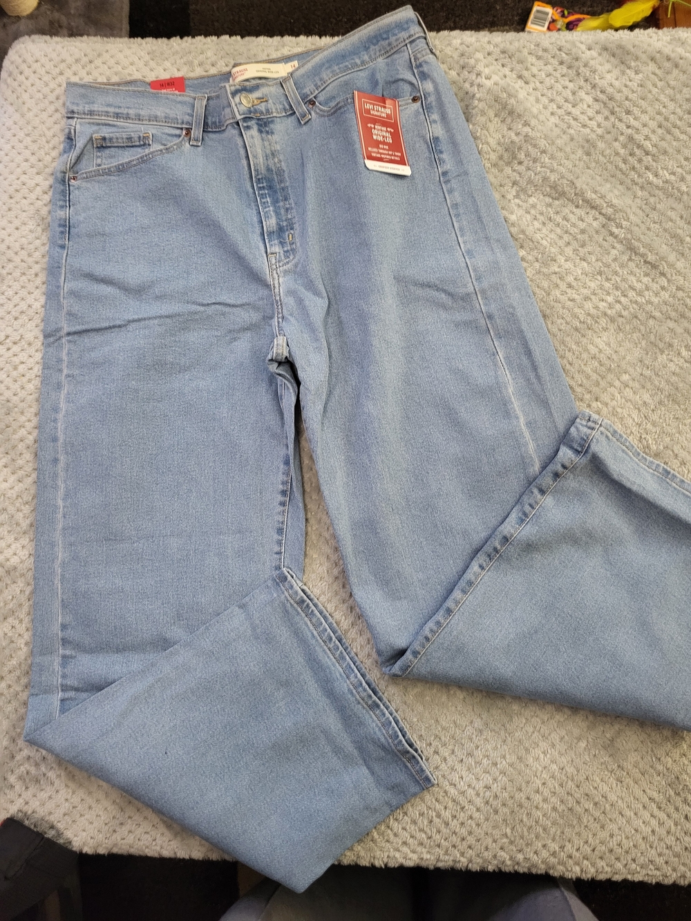NWT Levi's Light Wash Mid-Rise Wide Leg Jeans Size 14 X 32